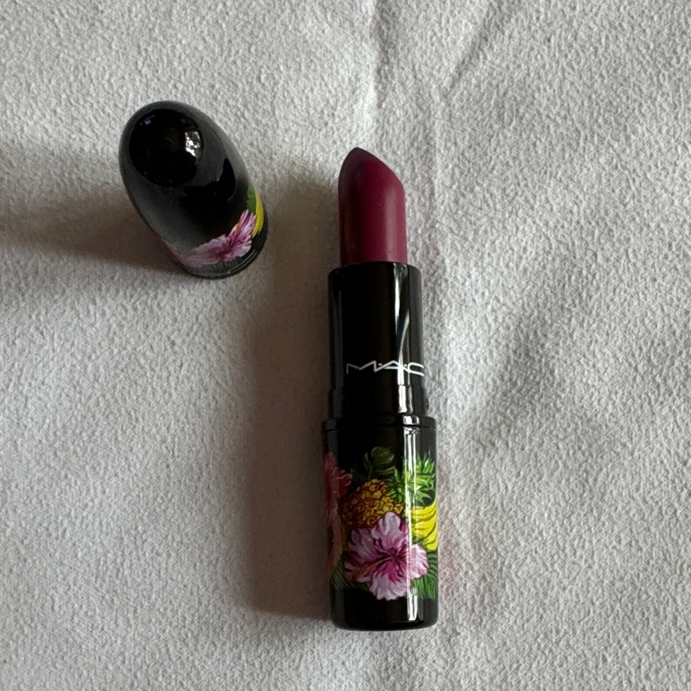 MAC limited edition, lipstick Mac cosmetics. Si Si Me! - Picture 3 of 4